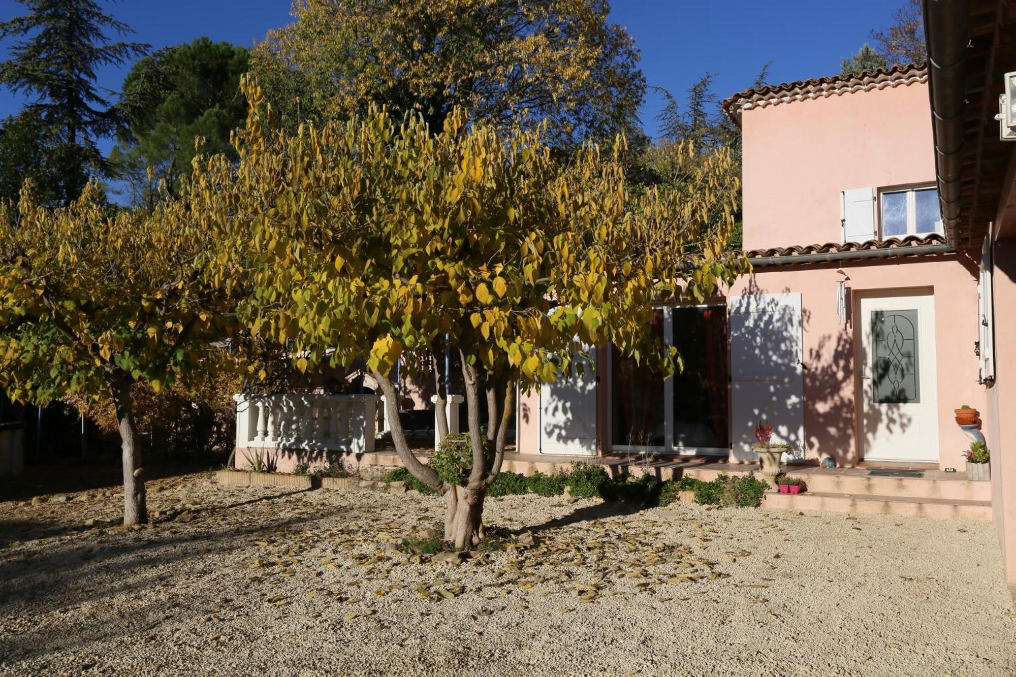 Au Nid De Mes Anges Bed & Breakfast Entrecasteaux Exterior photo